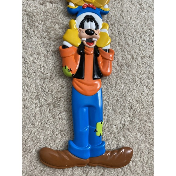 Vintage Walt Disney World Stacked Friends Back Scratcher‎ Goofy Mickey Donald - Picture 2 of 10
